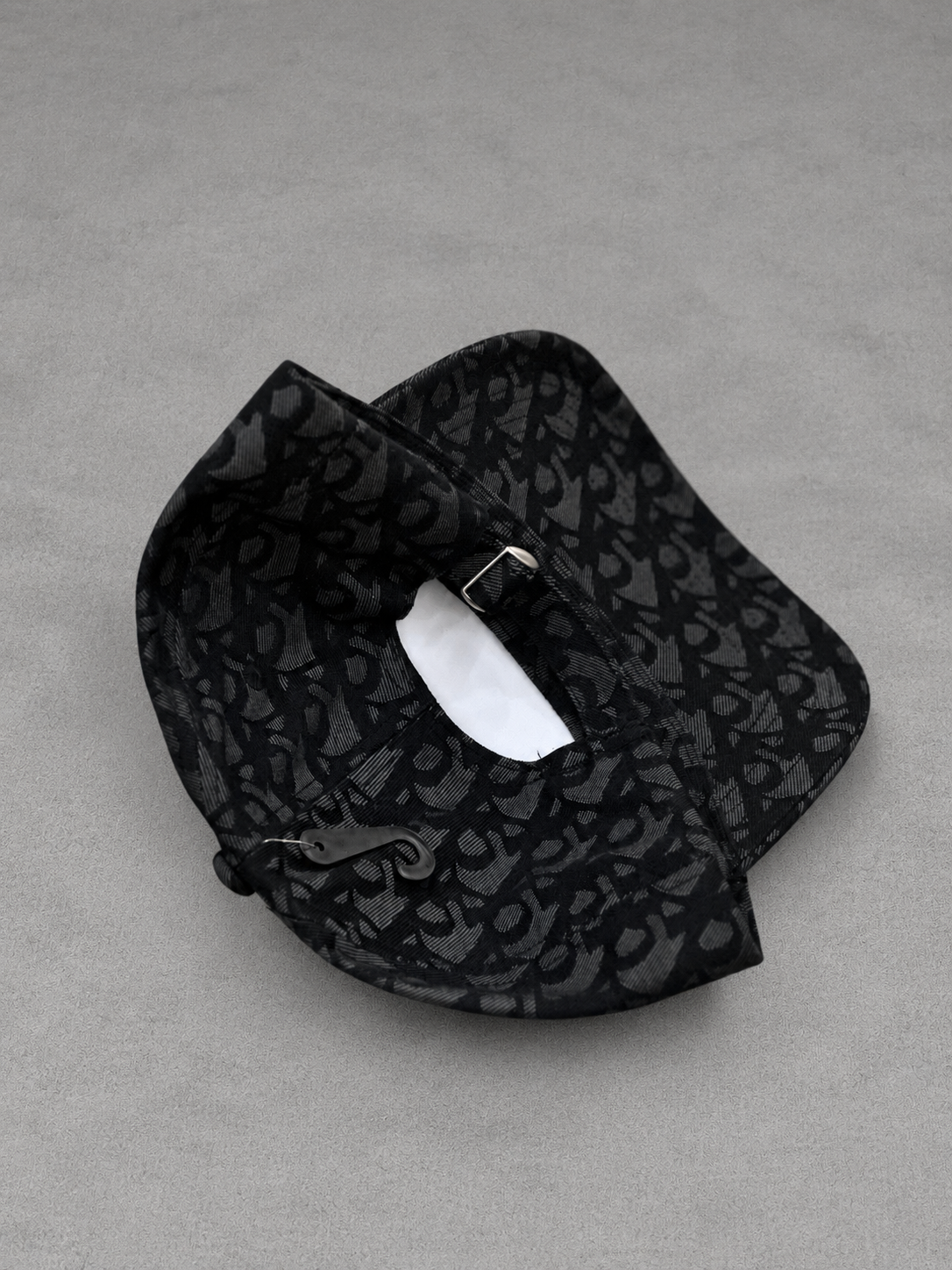 Gorra Calvin Klein original negra — vista 2