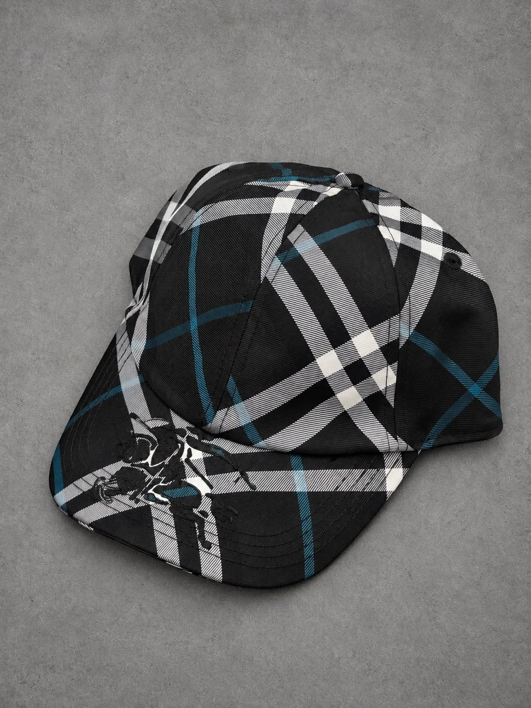 Gorra Burberry turca negra