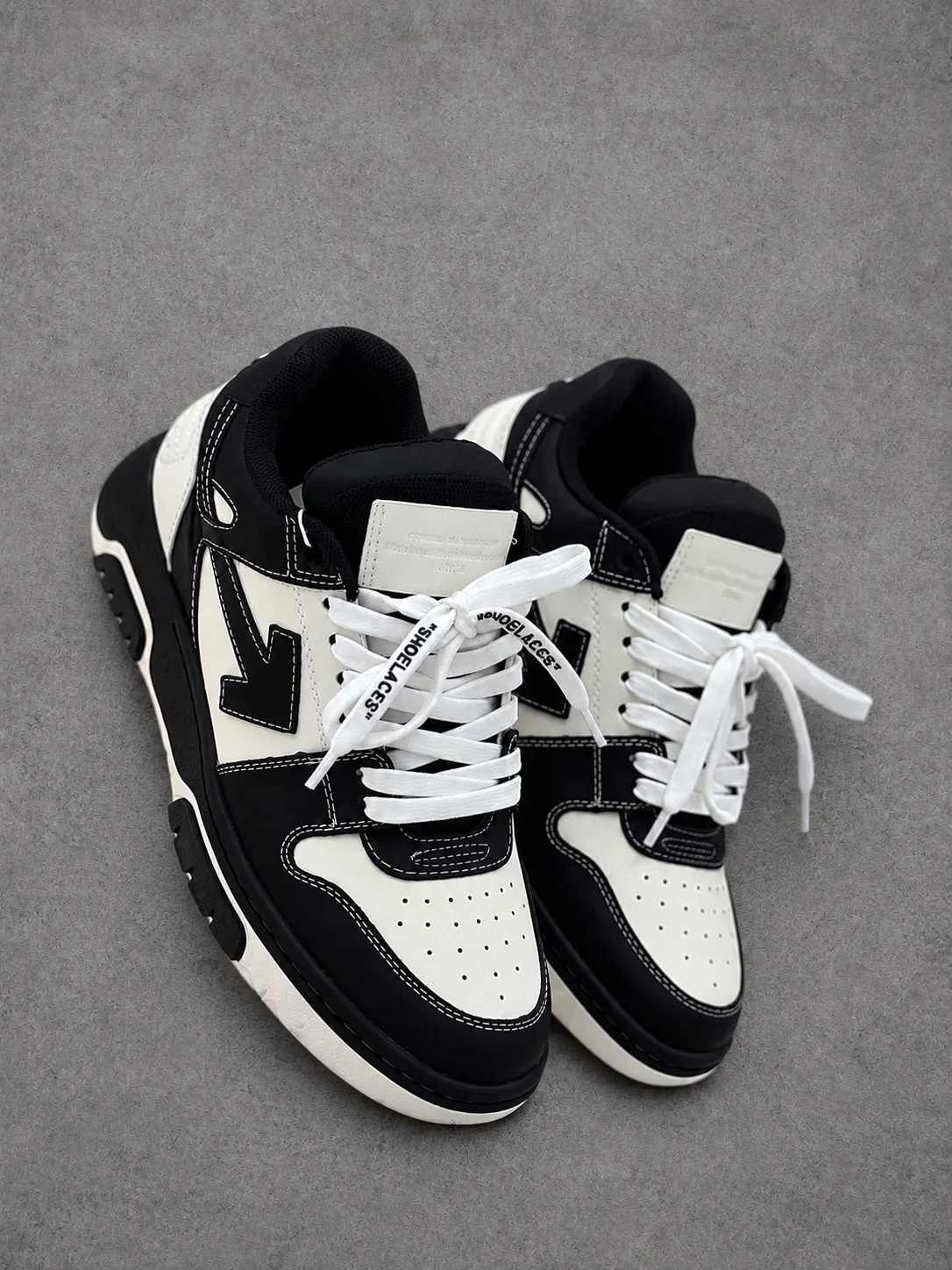 Tenis off white turcos negros con blanco