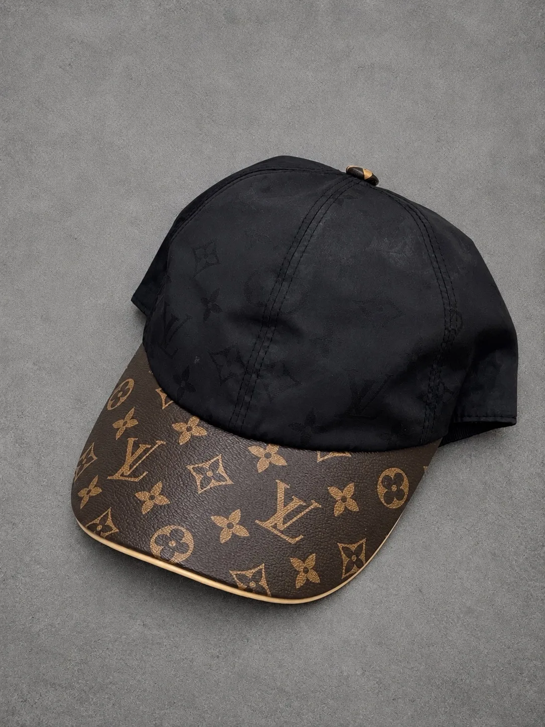 Gorra Louis Vuitton turca negra