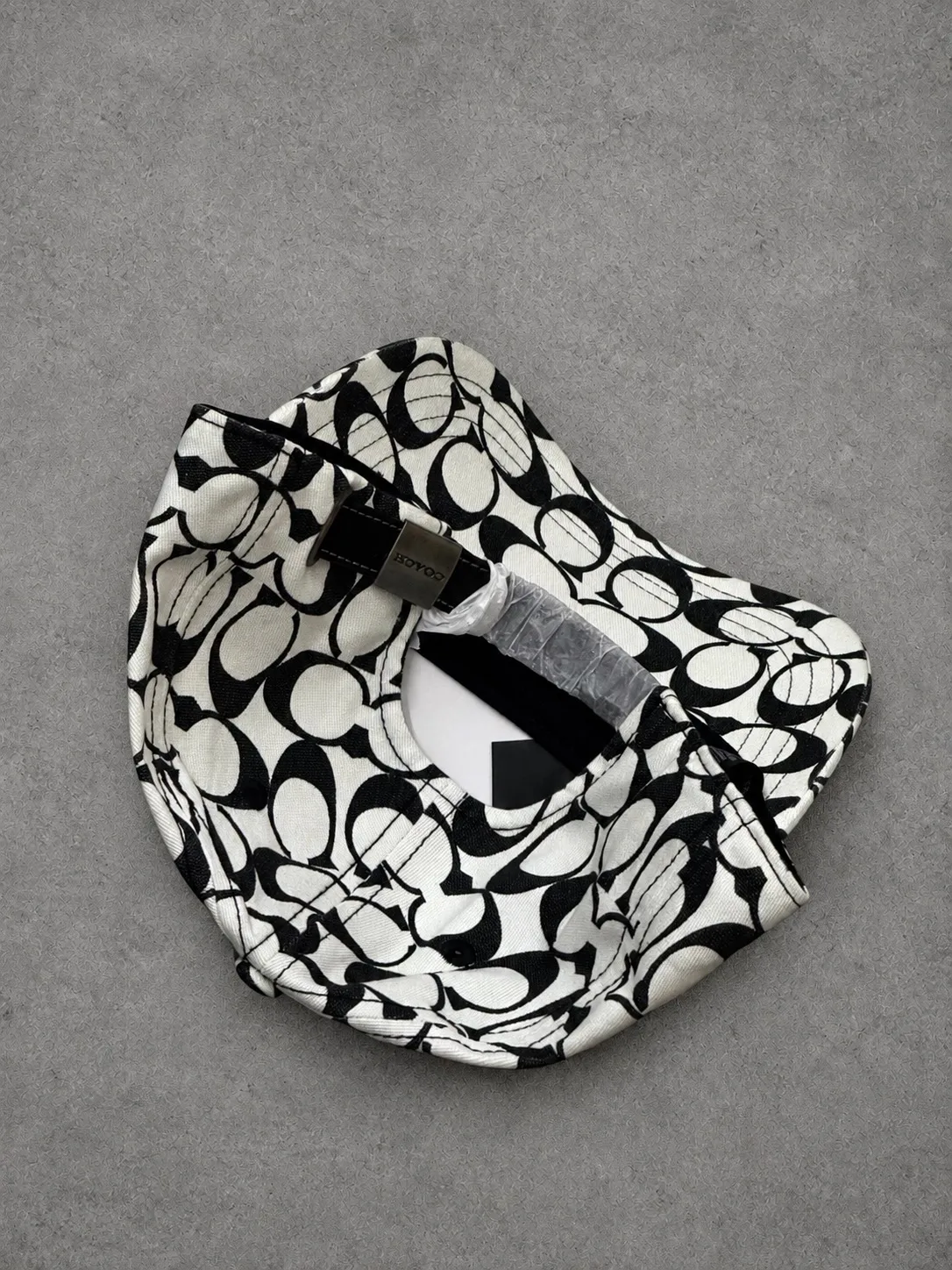 Gorra Coach original blanco con negro — vista 2