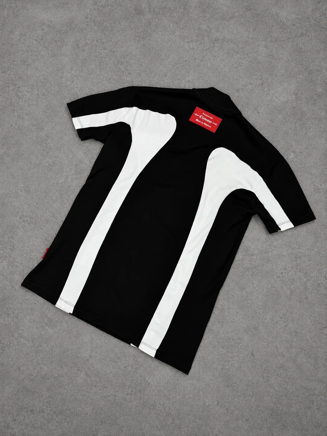 Camiseta Clemont original negra con blanco — vista 2