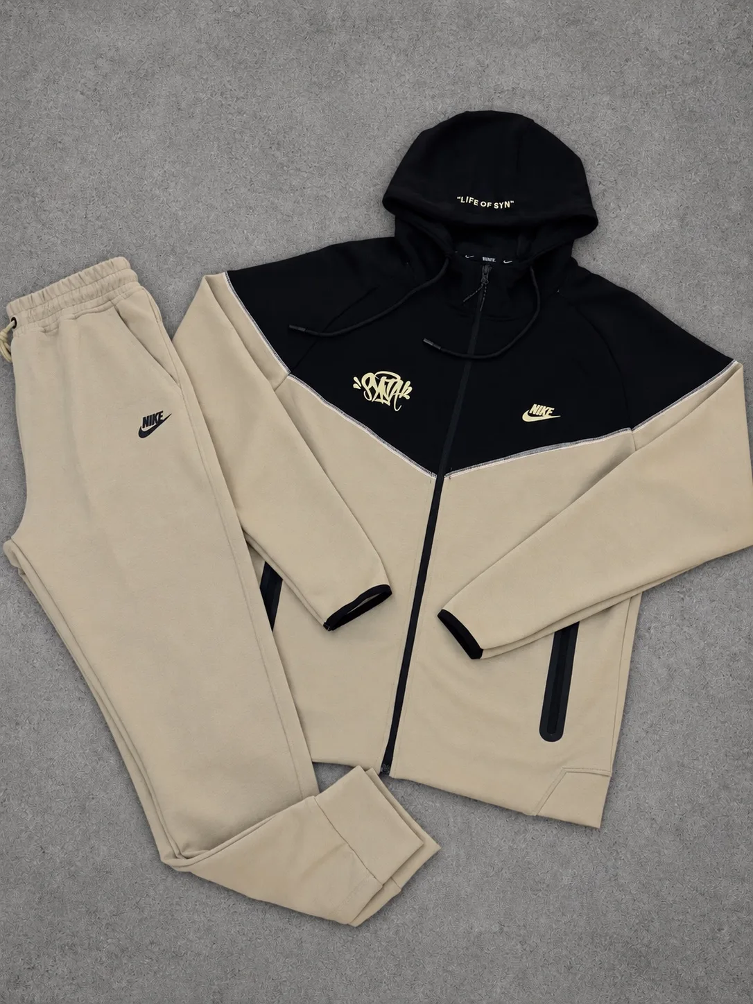 Conjunto Nike 1.1 Premium Beige Con Negro