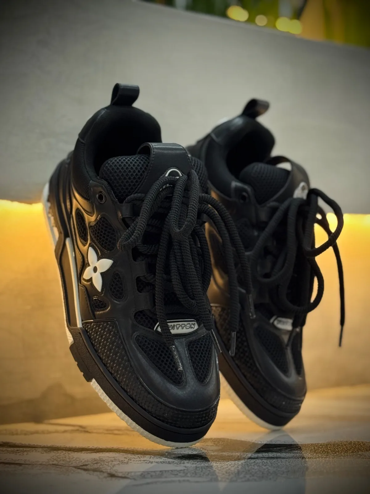 Tenis Louis Vuitton turcos negros con blanco