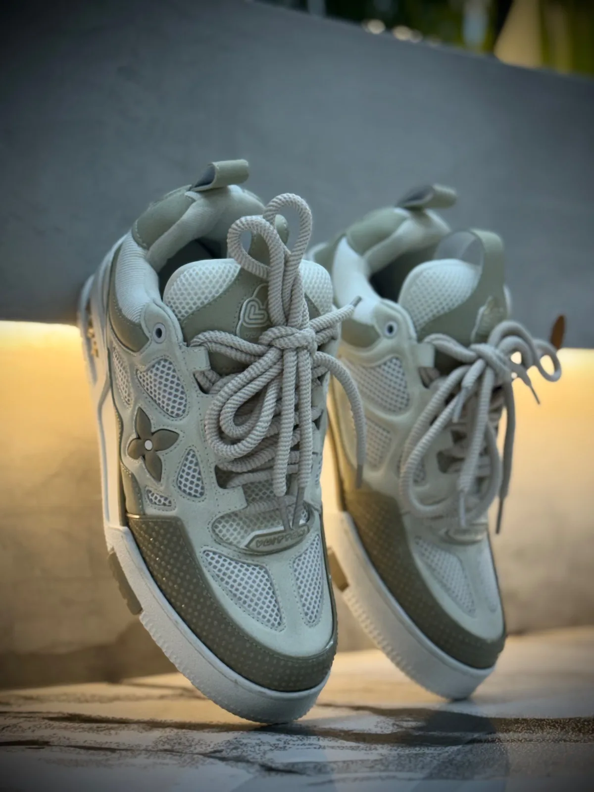 Tenis Louis Vuitton turcos blanco con beige