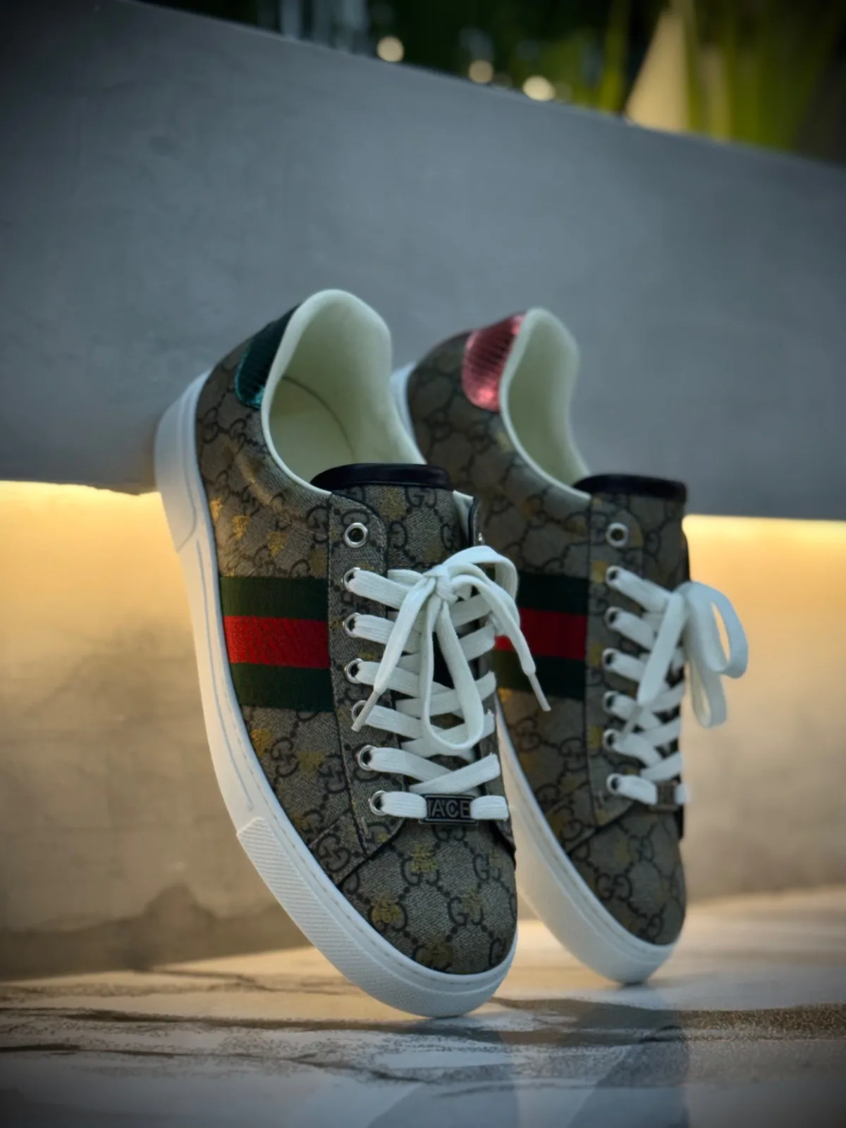 Tenis Gucci turcos dorados