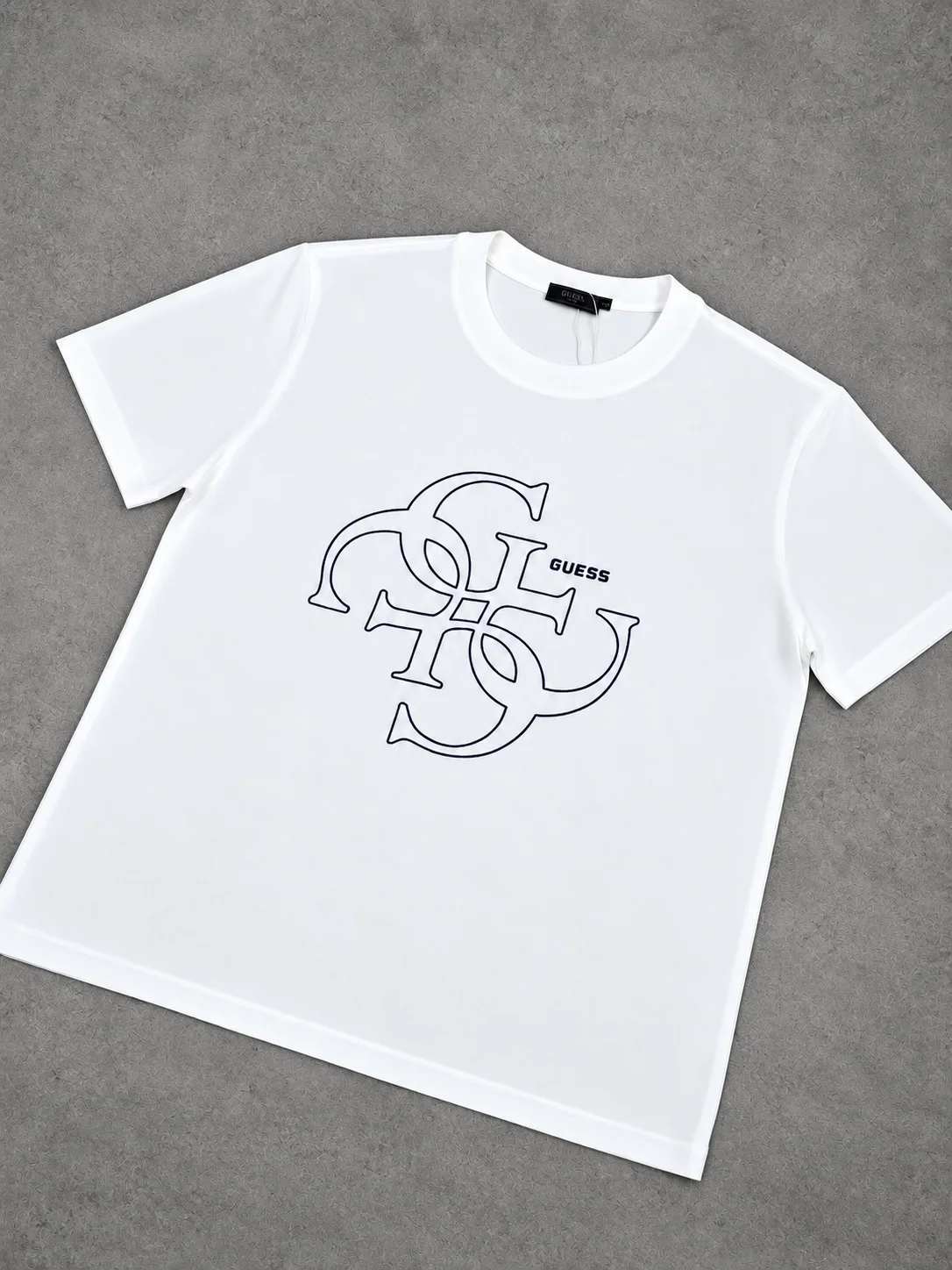 Camiseta Guess 1.1 Premium blanca con negra