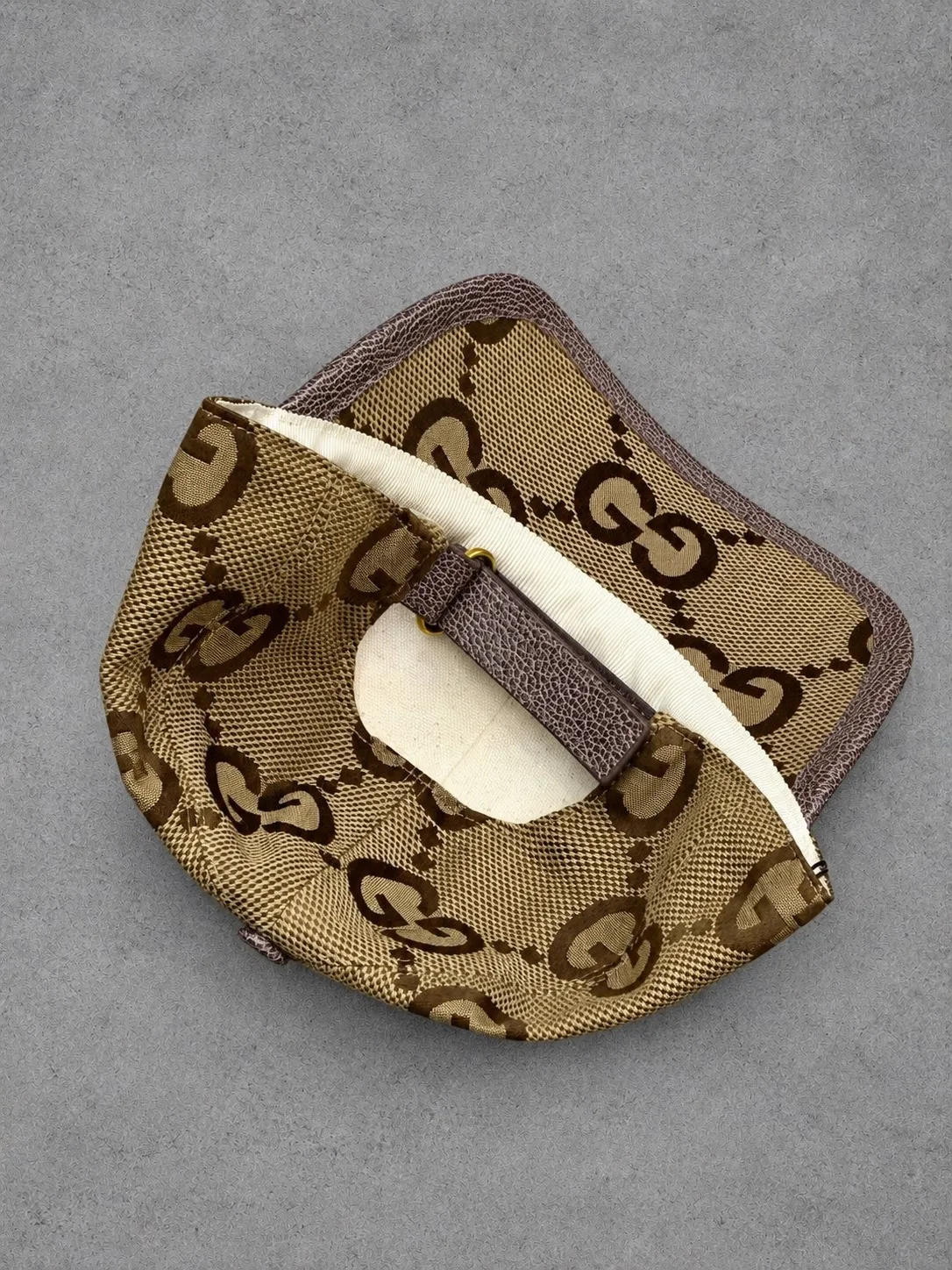 Gorra Gucci turca dorada — vista 2