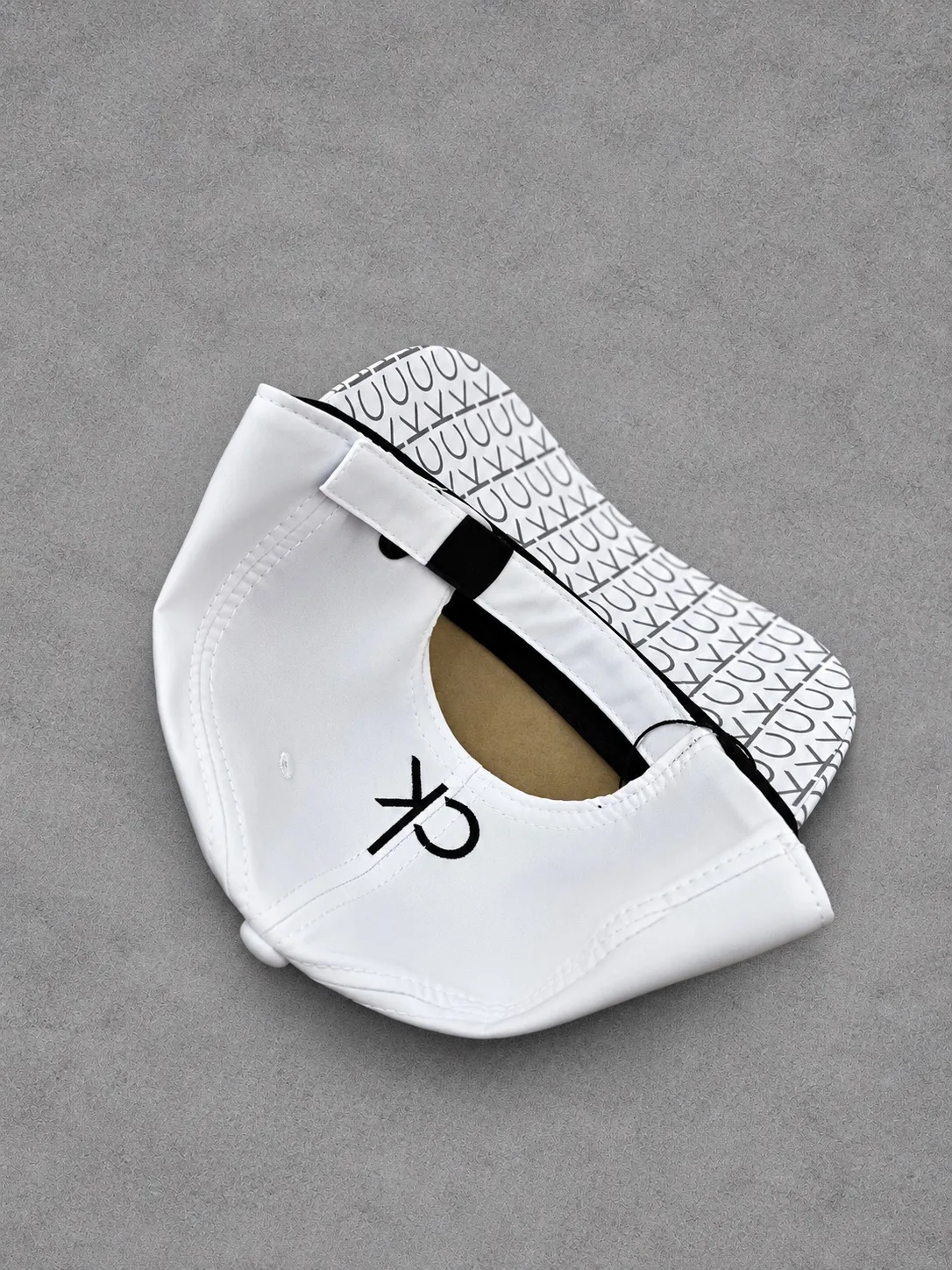 Gorra Calvin Klein 1.1 Premium blanca con negro — vista 2