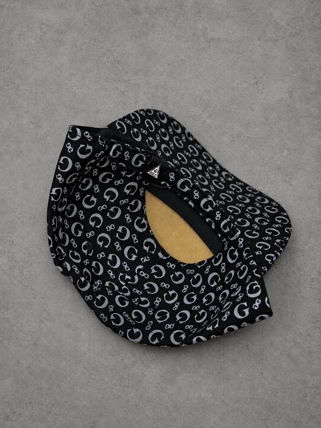 Gorra Guess 1.1 Premium negra — vista 2