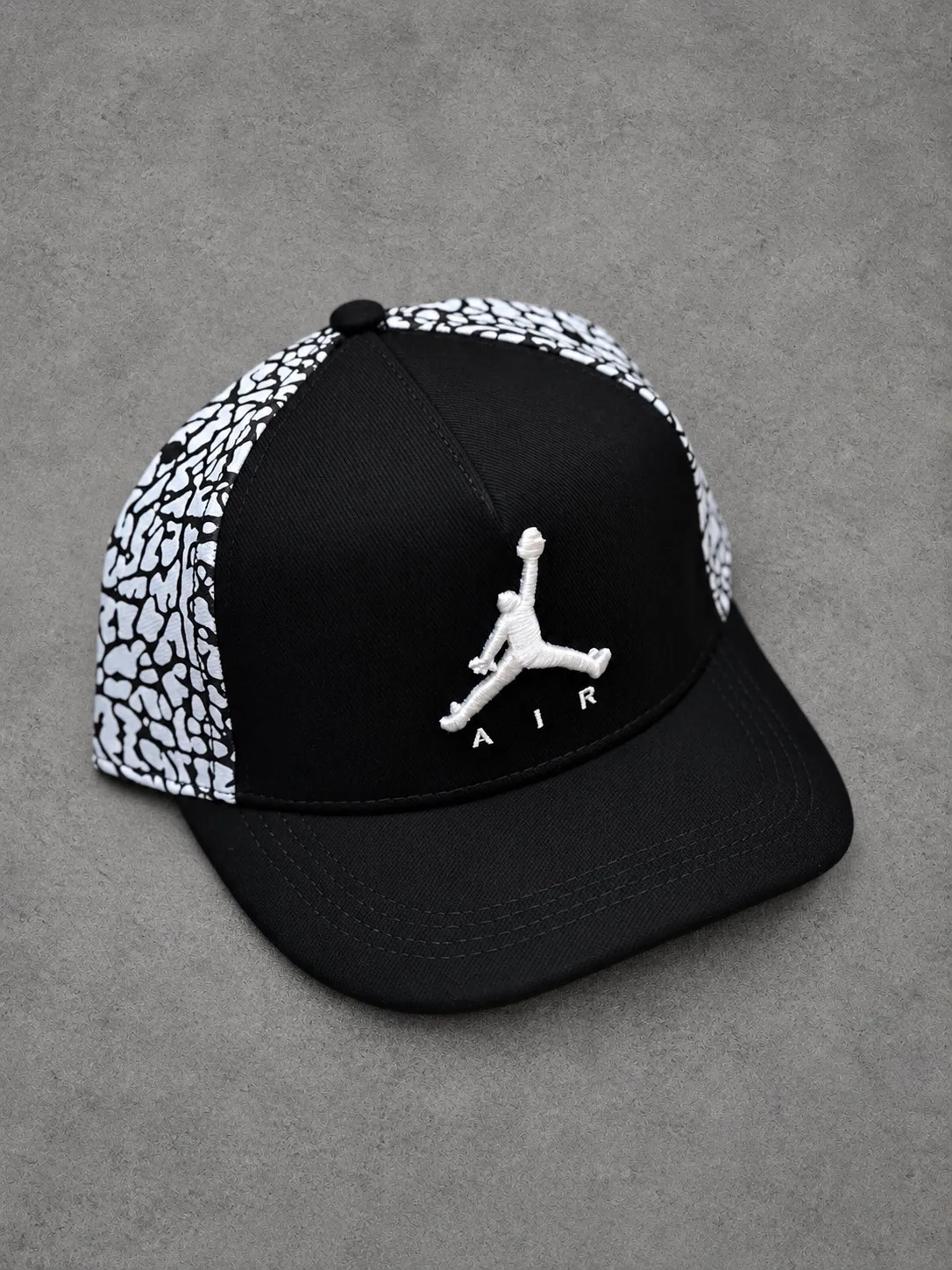 Gorra Jordan 1.1 Premium negra con blanco