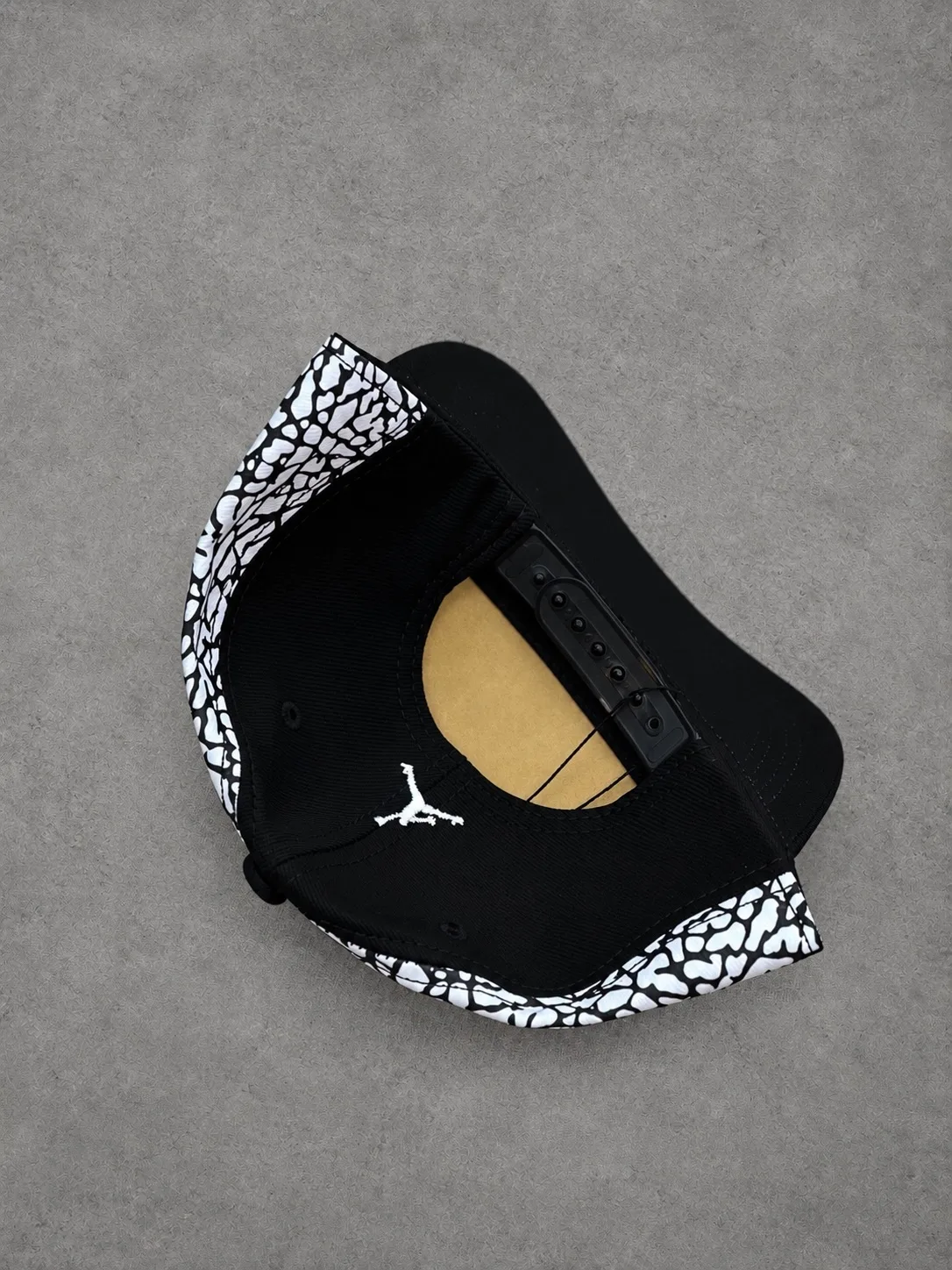 Gorra Jordan 1.1 Premium negra con blanco — vista 2