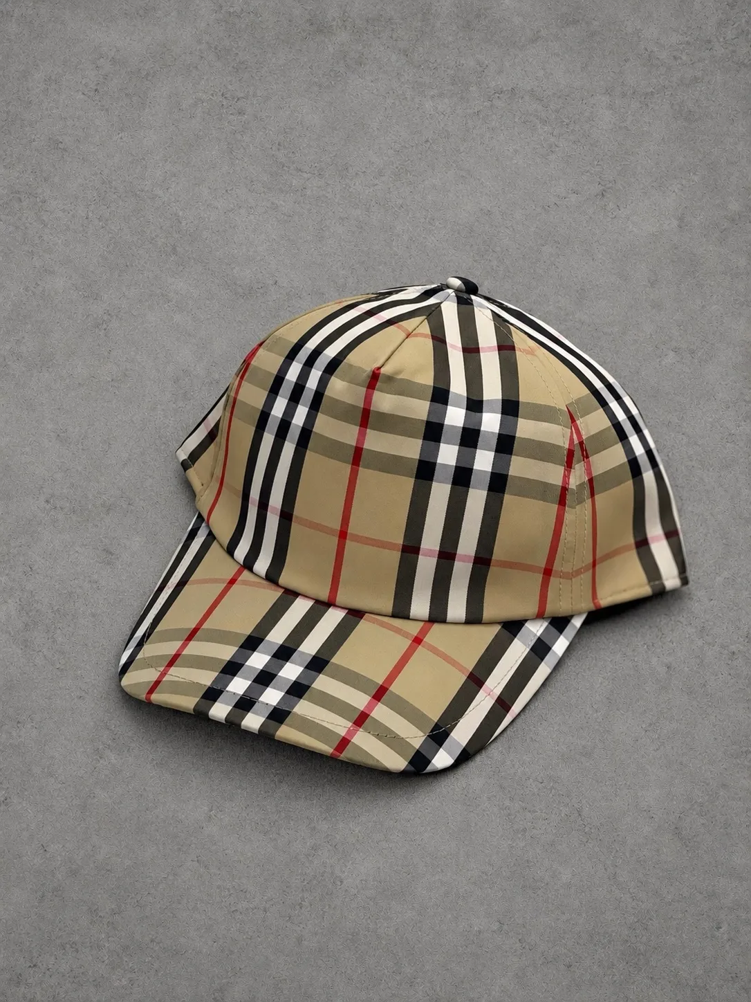 Gorra Burberry turca dorada