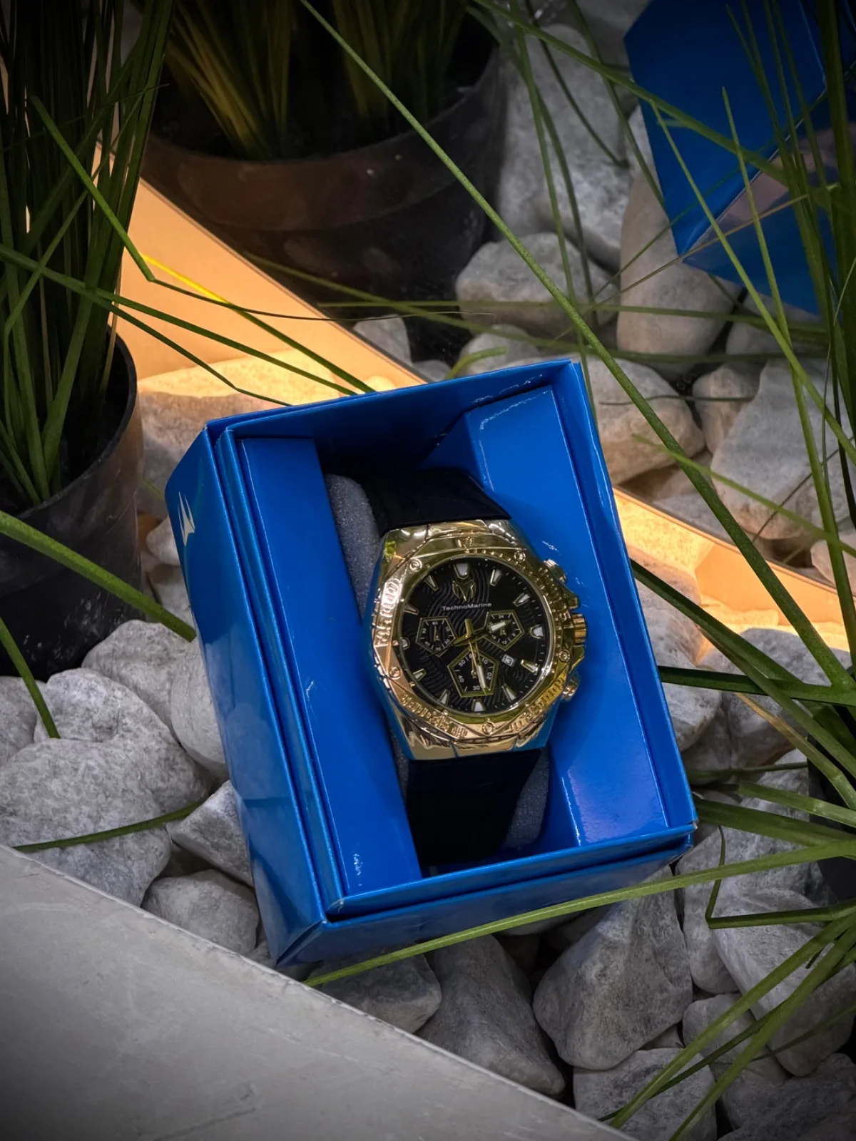Reloj TECHNOMARINE hexagonal 1.1 premium dorado