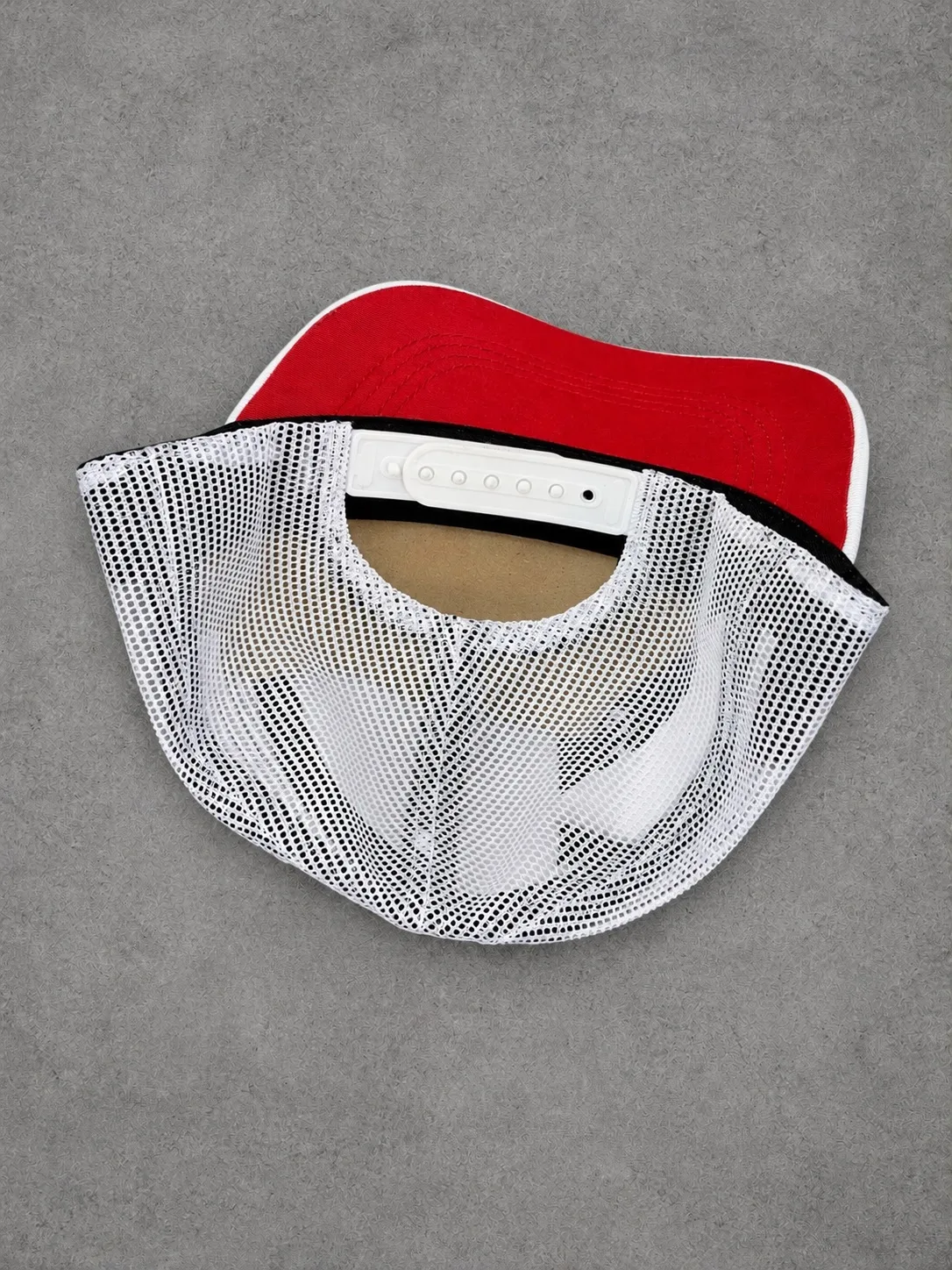 Gorra Clemont 1.1 premium blanca con rojo — vista 2