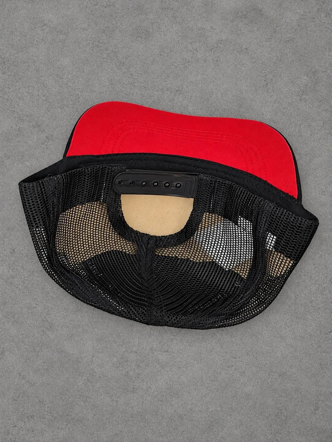 Gorra Clemont 1.1 premium negra con rojo — vista 2