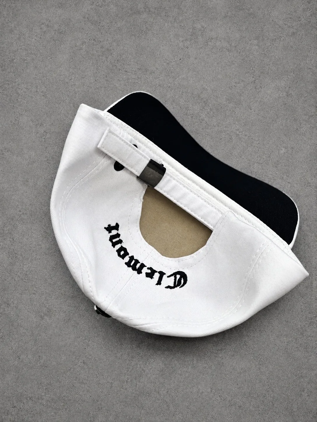 Gorra Clemont 1.1 premium blanca con negro — vista 2