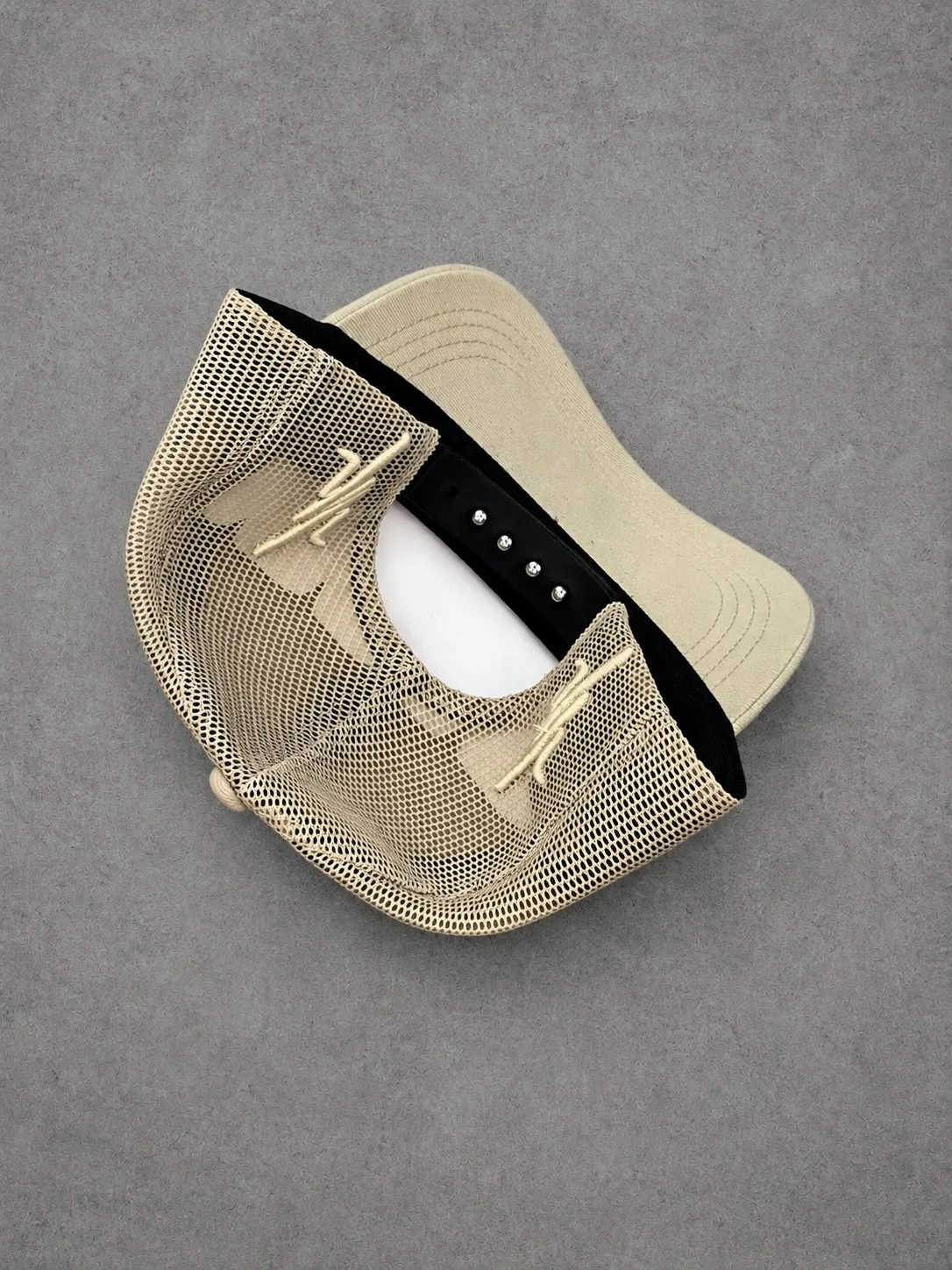 Gorra Y/OUT 1.1 Premium beige — vista 2
