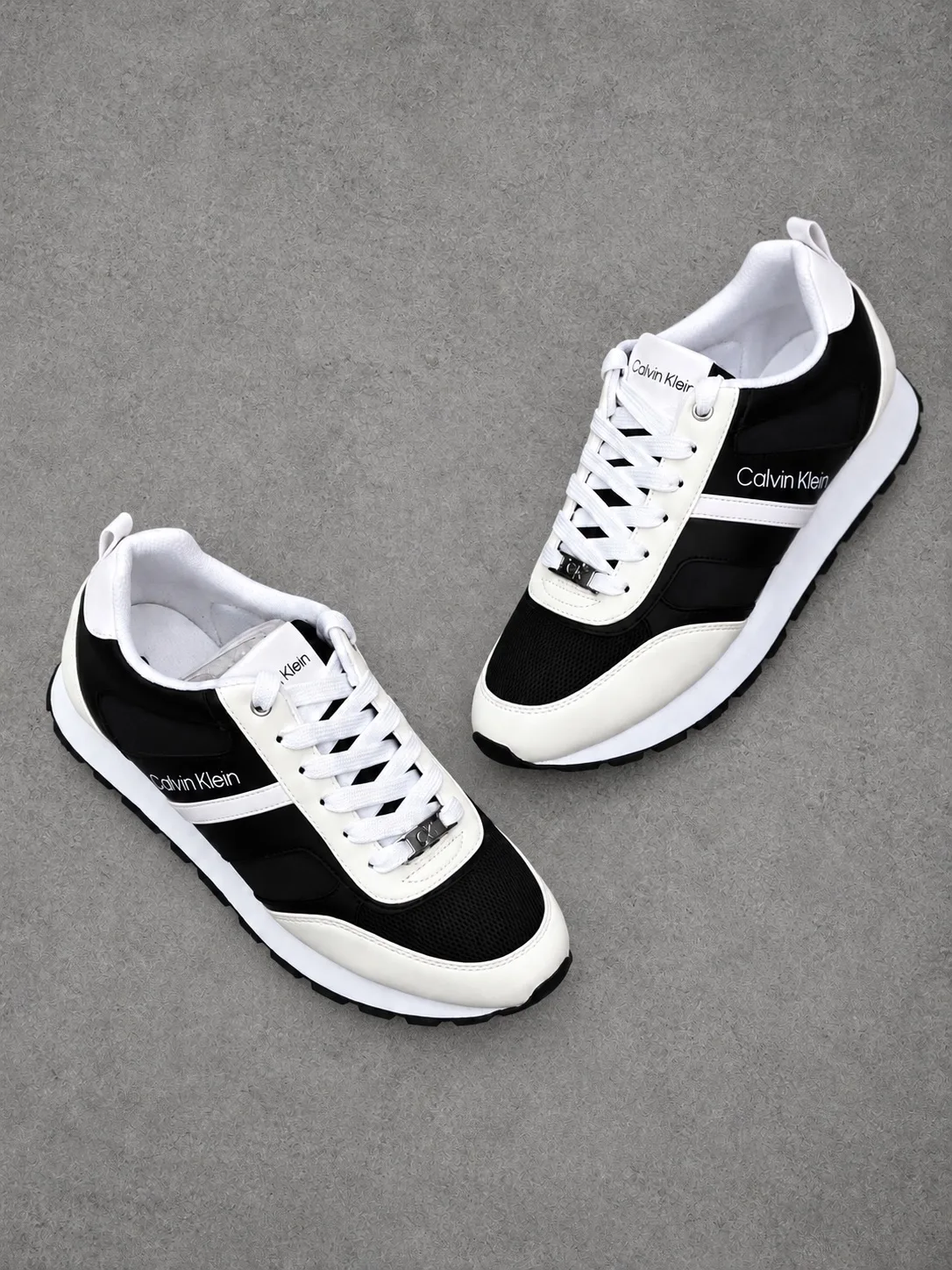 Tenis Calvin Klein 1.1 Premium blancos con negro