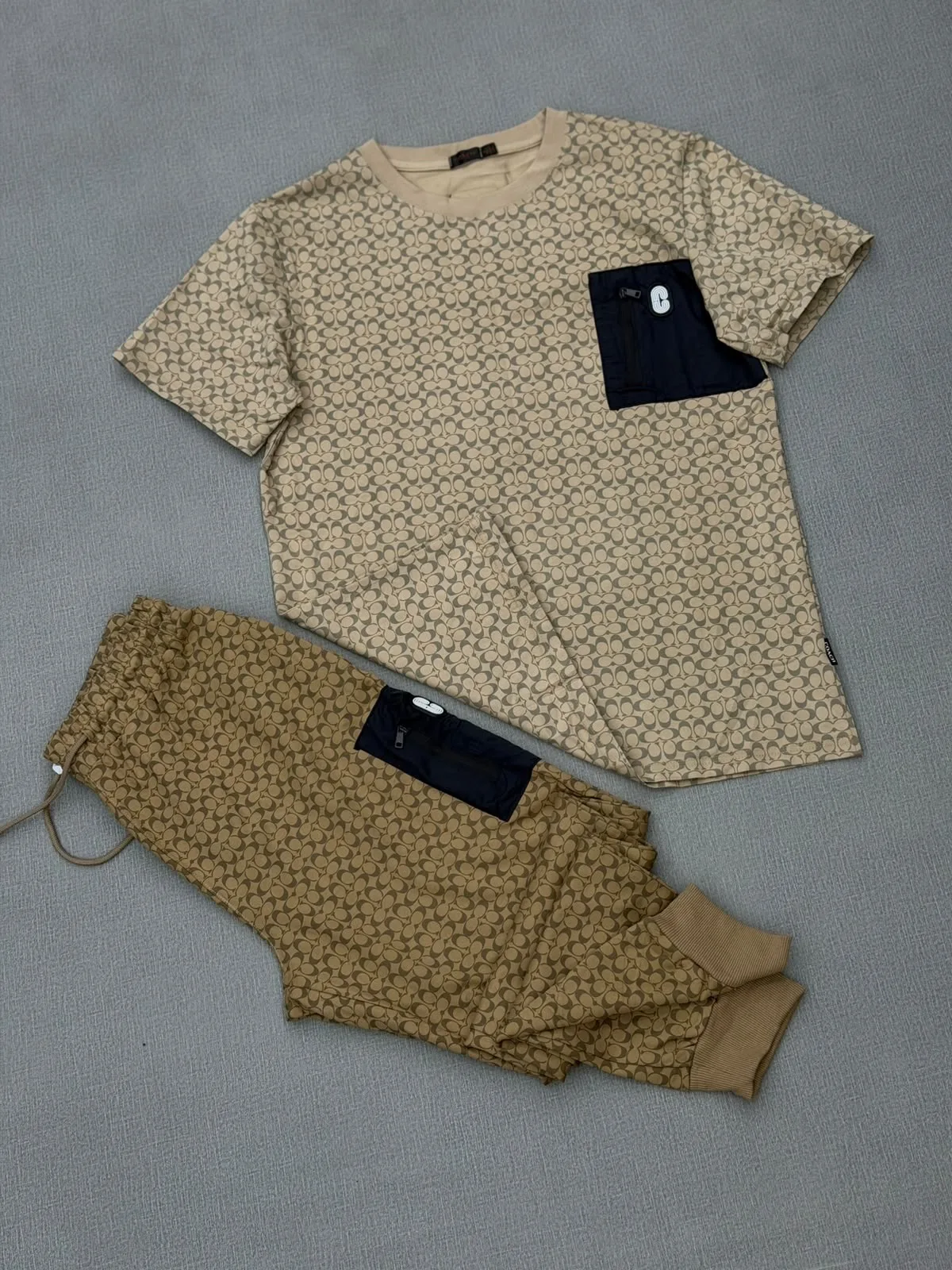 Conjunto Coach sudadera y camiseta 1.1 Premium dorado