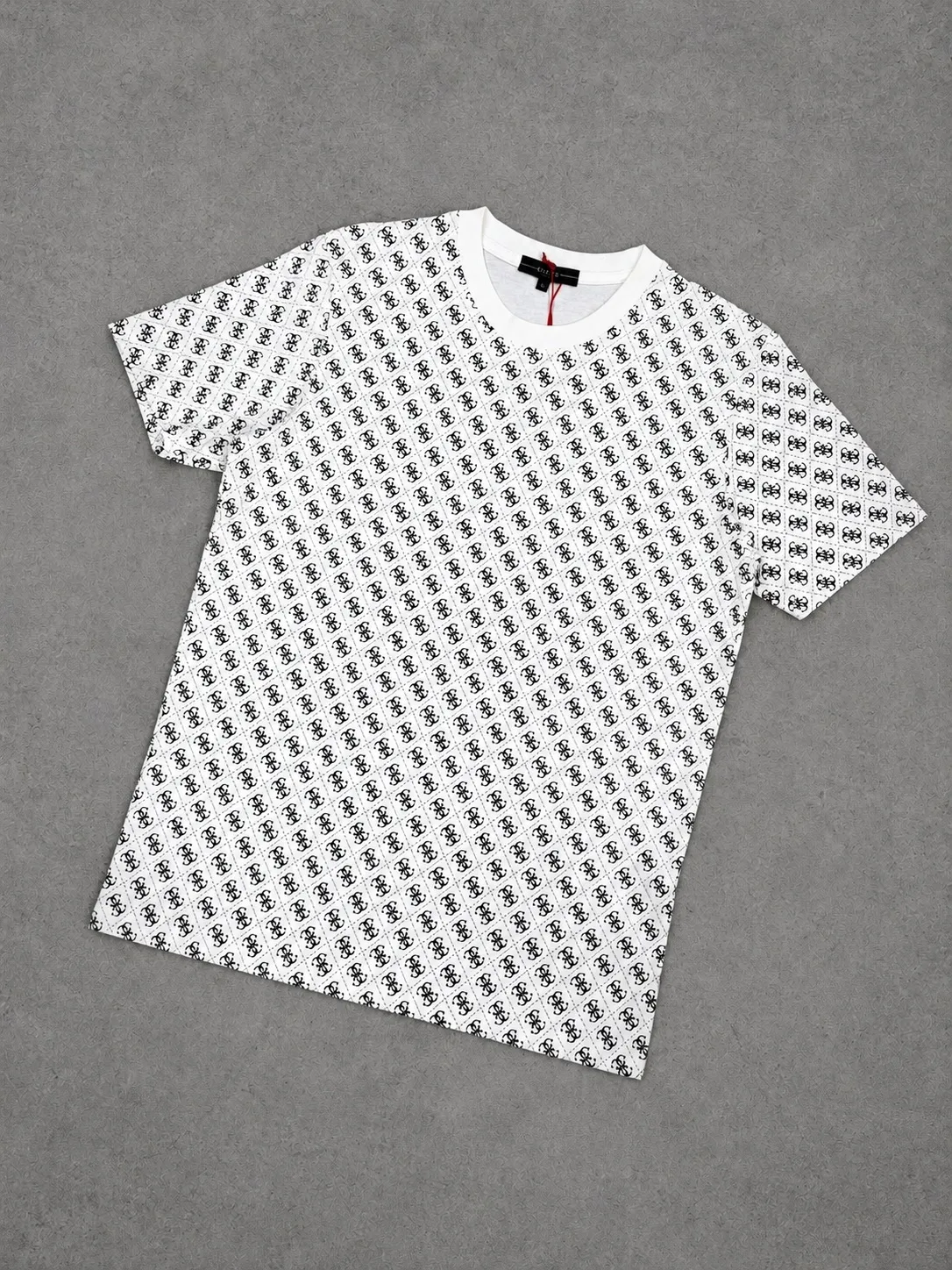Camiseta Guess 1.1 premium blanca con negro