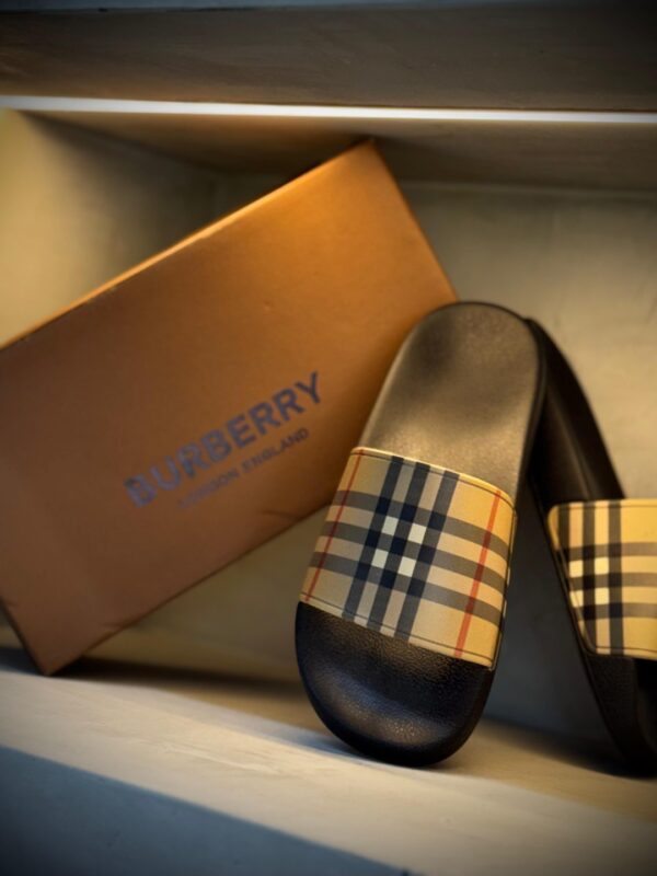 Chanclas burberry turcas